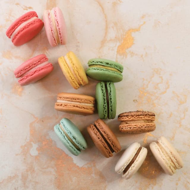 image of Box of 12 macarons