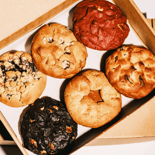 image of Box of 6 freshly baked cookies